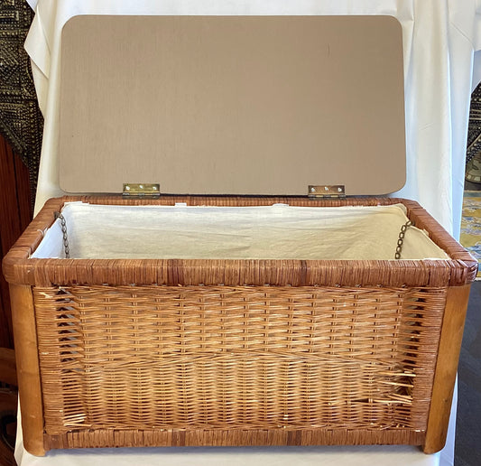 Wicker Basket w/wooden lid