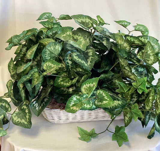 White Wicker Basket w/faux Ivy